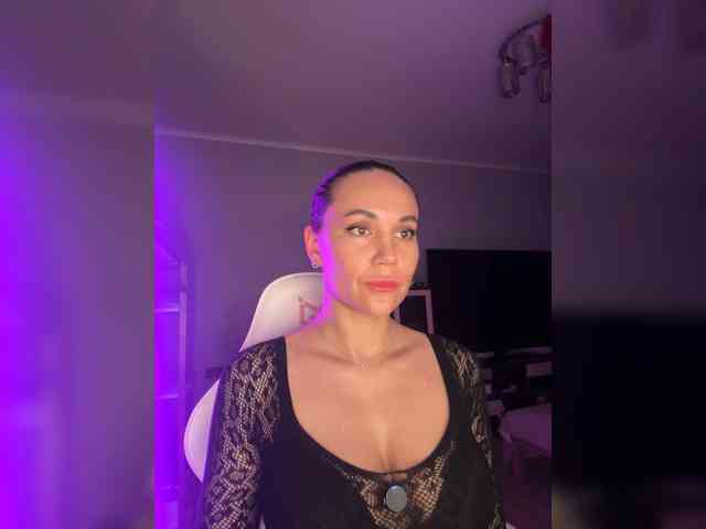 QWEENII webcam