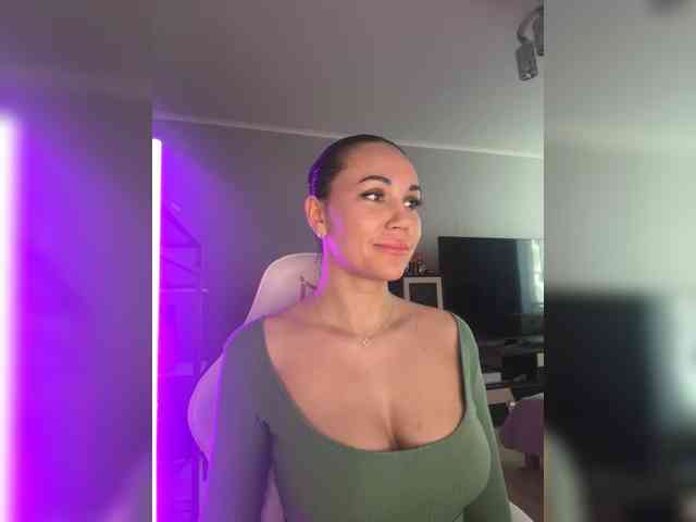 QWEENII webcam