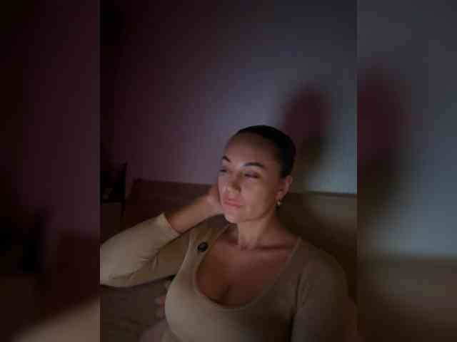 QWEENII webcam