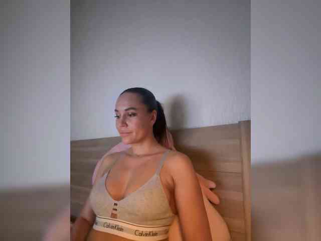 QWEENII webcam