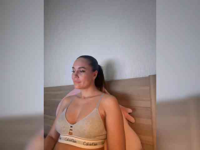 QWEENII webcam