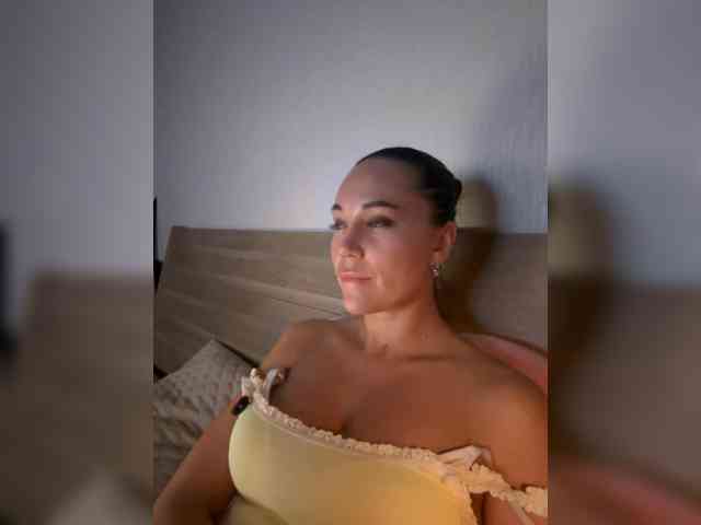 QWEENII webcam