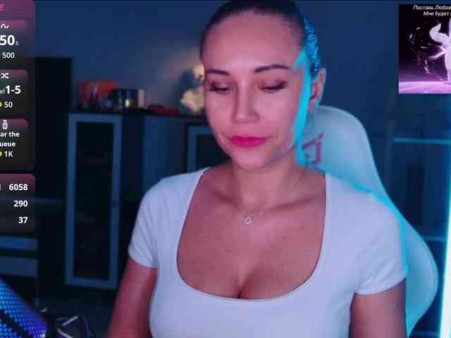 QWEENII webcam