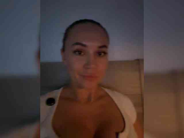 QWEENII webcam