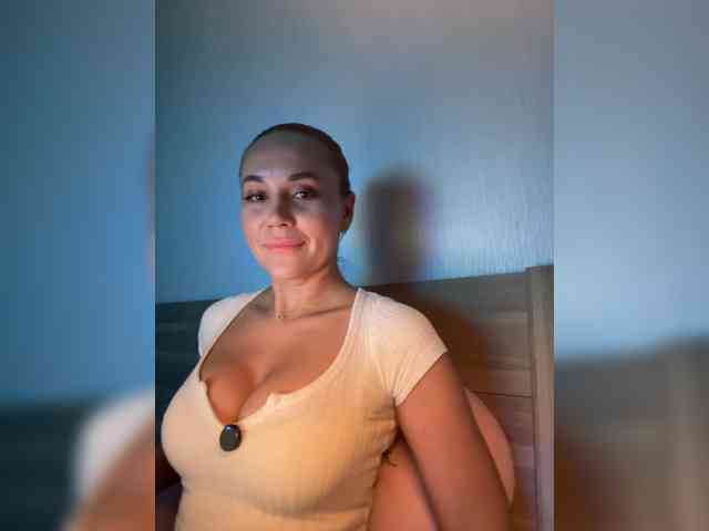 QWEENII webcam