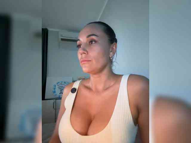 QWEENII webcam