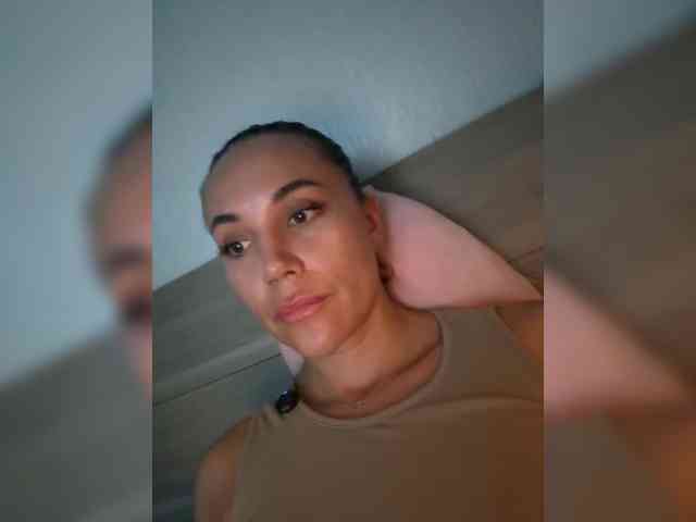 QWEENII webcam