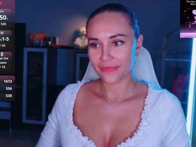 QWEENII webcam