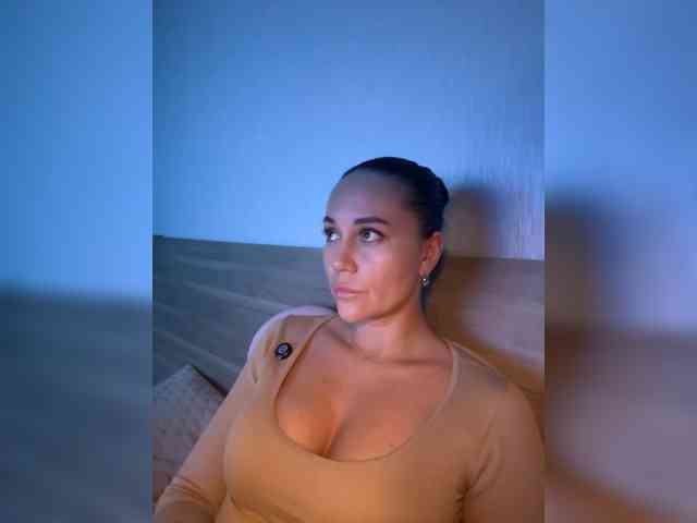 QWEENII webcam