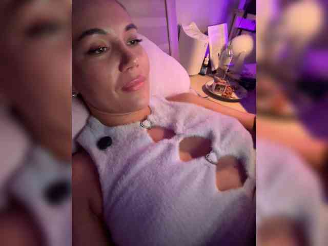 QWEENII webcam