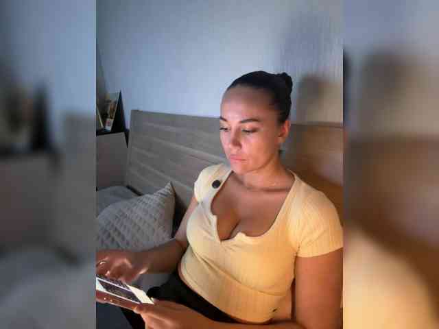 QWEENII webcam