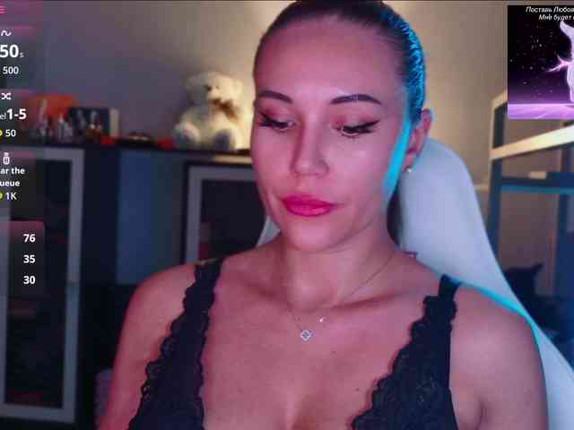QWEENII webcam