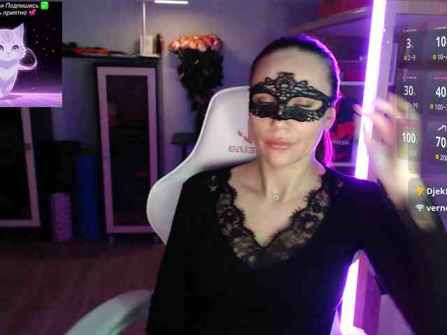QWEENII webcam