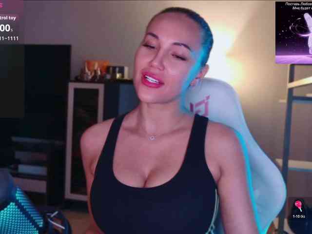 QWEENII Live Webcam on BongaCams
