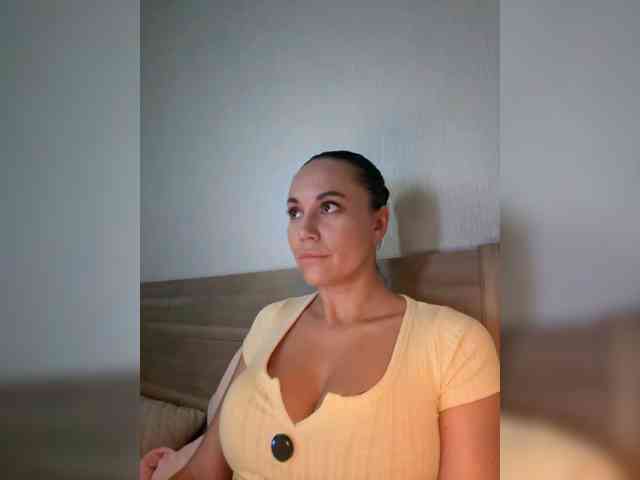 QWEENII webcam