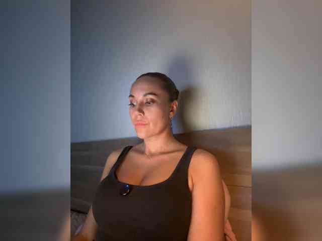 QWEENII webcam