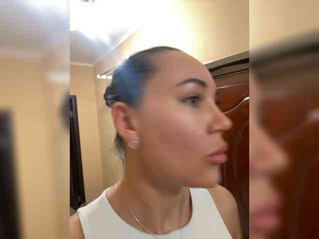 QWEENII webcam