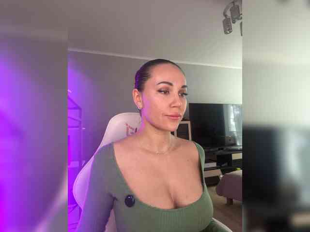 QWEENII webcam