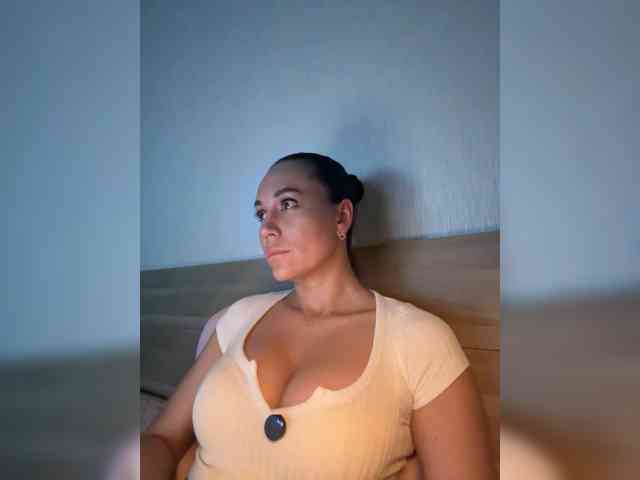 QWEENII webcam