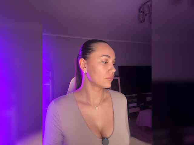 QWEENII webcam