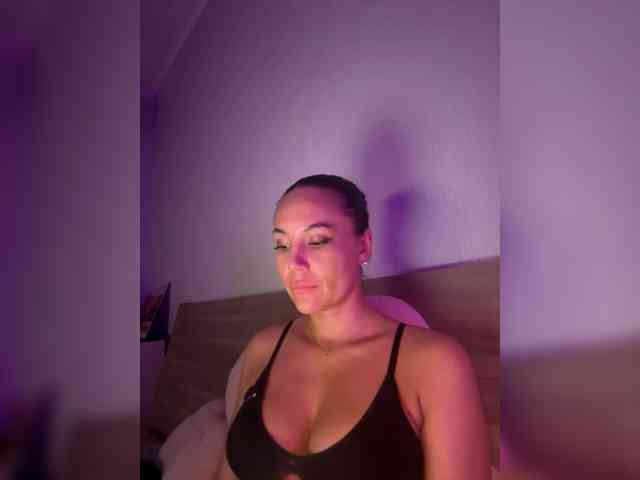 QWEENII webcam