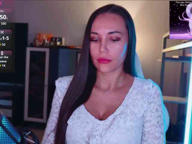 QWEENII Live Webcam on BongaCams