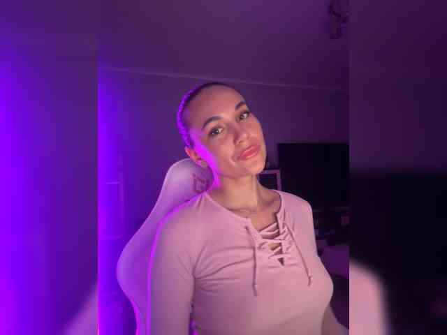 QWEENII webcam