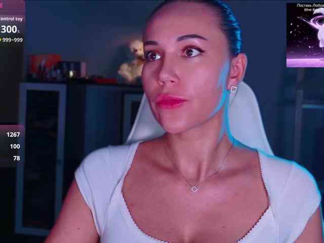 QWEENII webcam