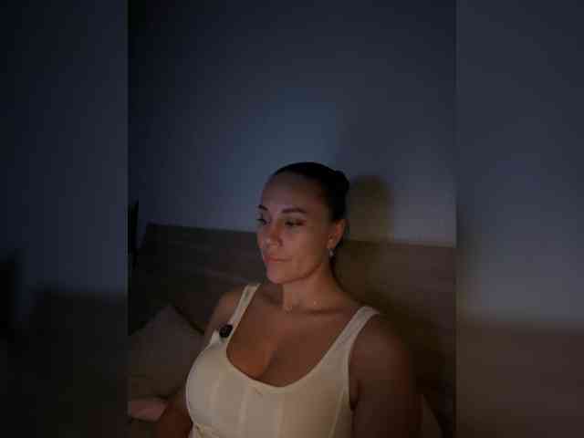 QWEENII webcam