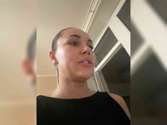 QWEENII webcam