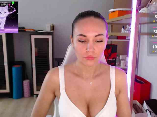 QWEENII webcam