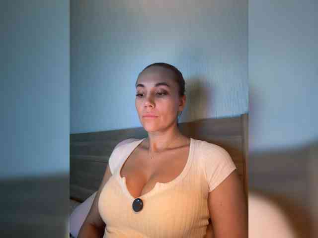 QWEENII webcam