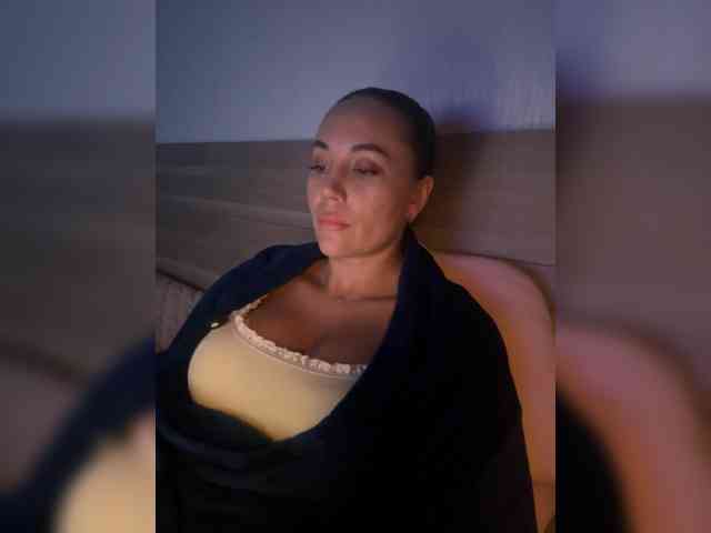 QWEENII webcam