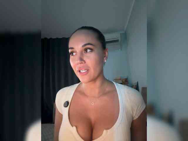 QWEENII webcam