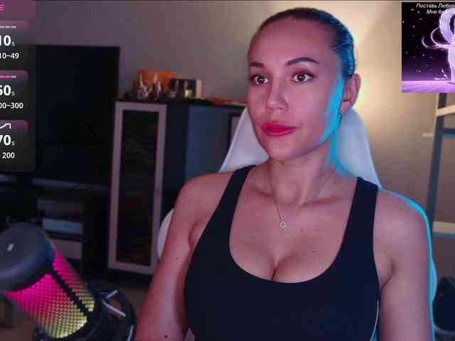 QWEENII Live Webcam on BongaCams
