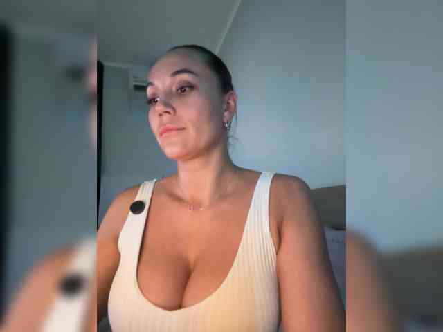 QWEENII webcam