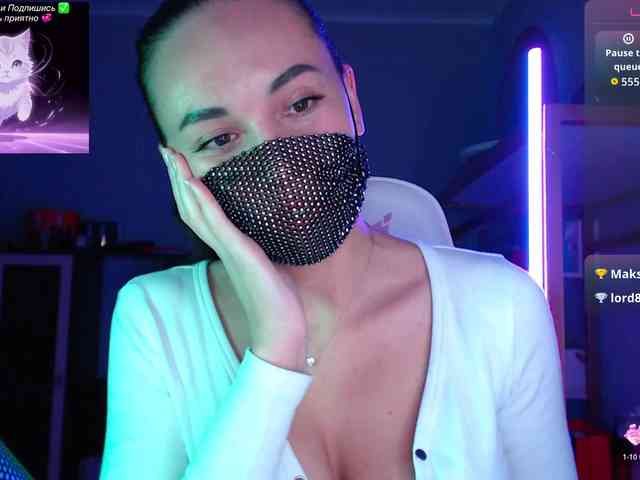 QWEENII webcam