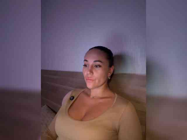 QWEENII webcam