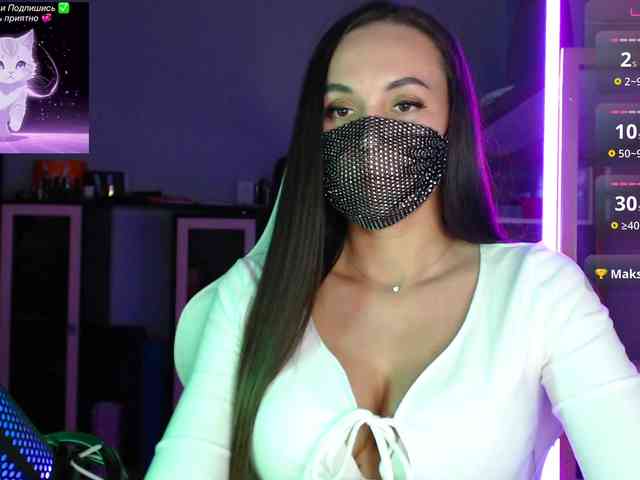 QWEENII Live Webcam on BongaCams