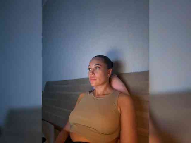 QWEENII webcam