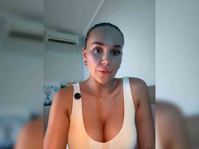 QWEENII webcam