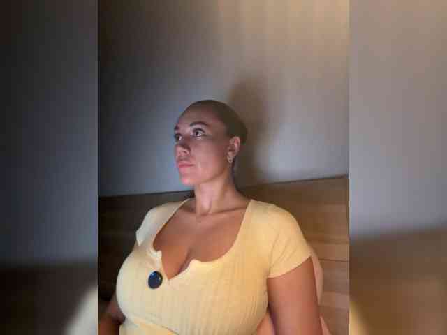 QWEENII webcam