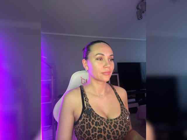 QWEENII webcam