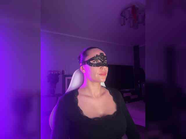 QWEENII webcam