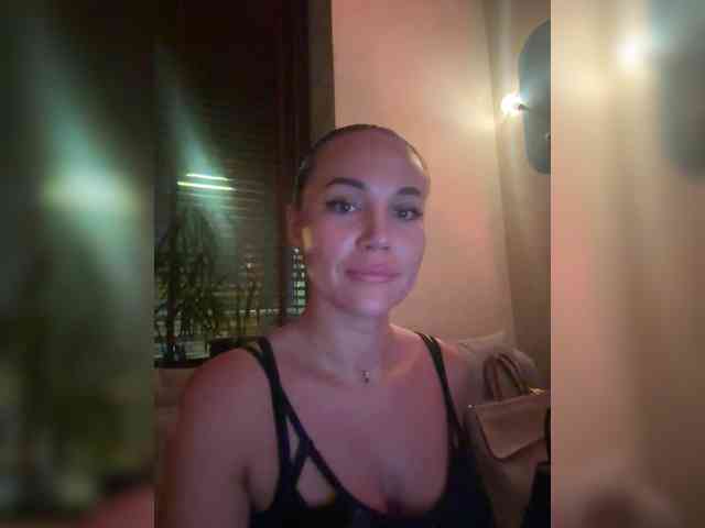 QWEENII webcam