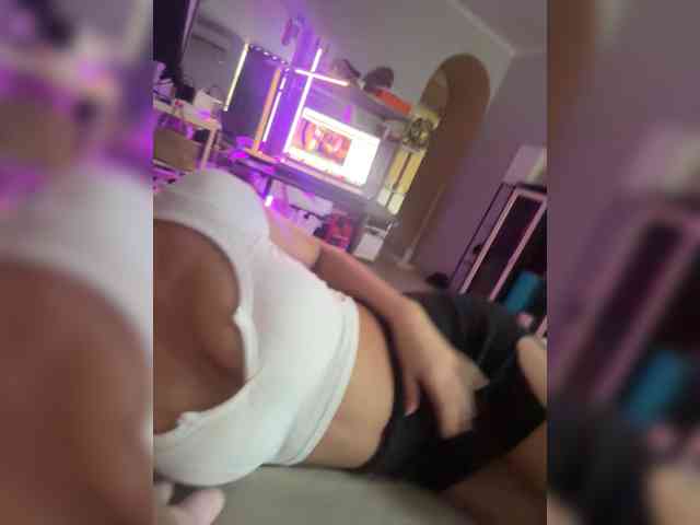 QWEENII webcam