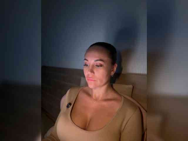 QWEENII webcam