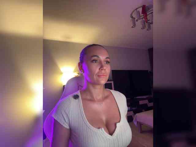 QWEENII webcam