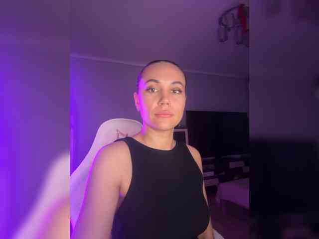 QWEENII webcam