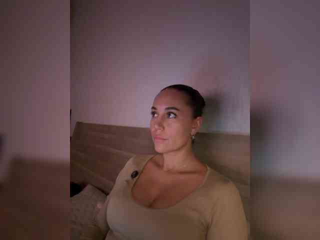 QWEENII webcam